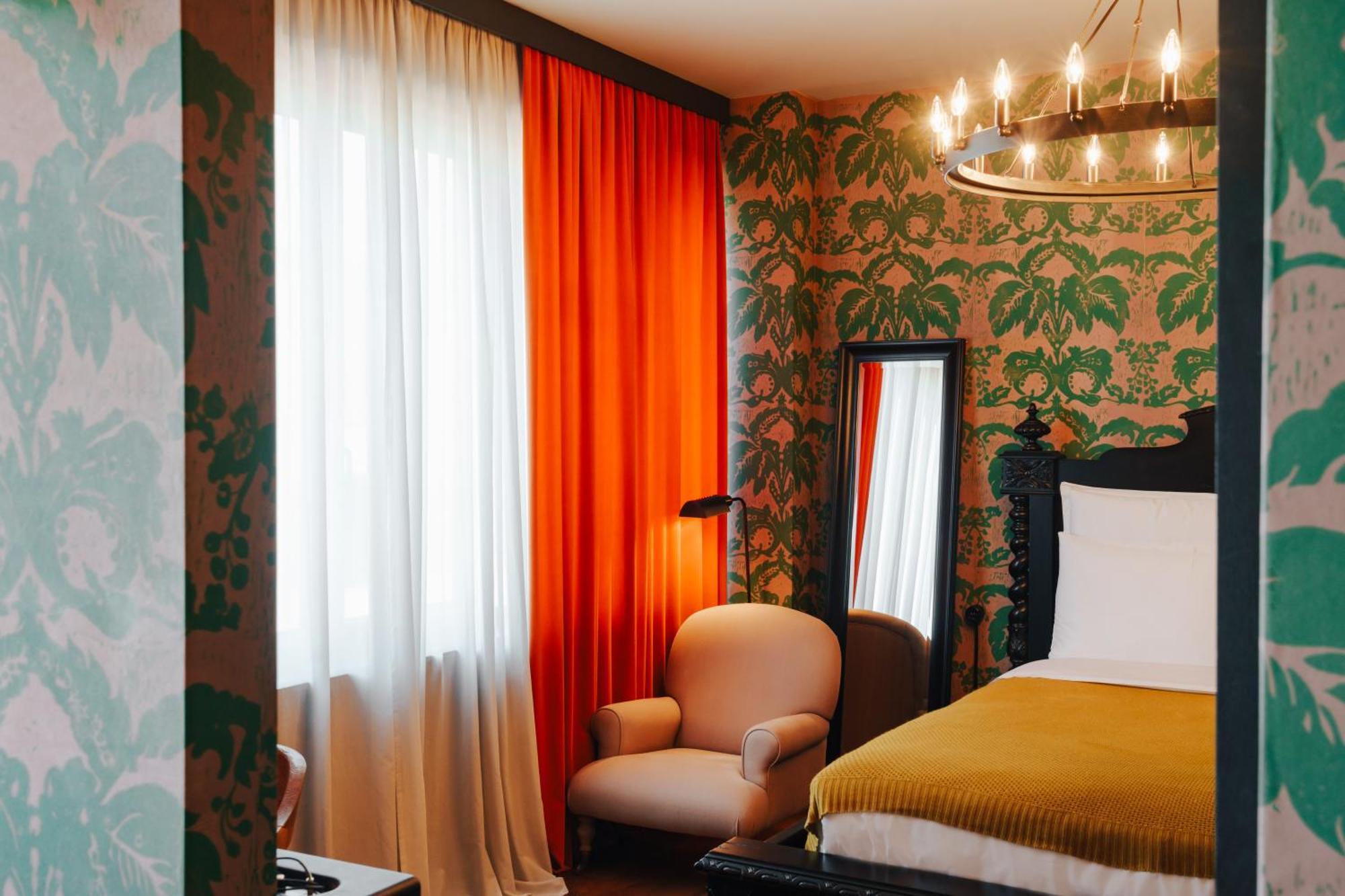 Rooms Hotel Tbilisi Exterior photo A room at the Hotel de la Ville